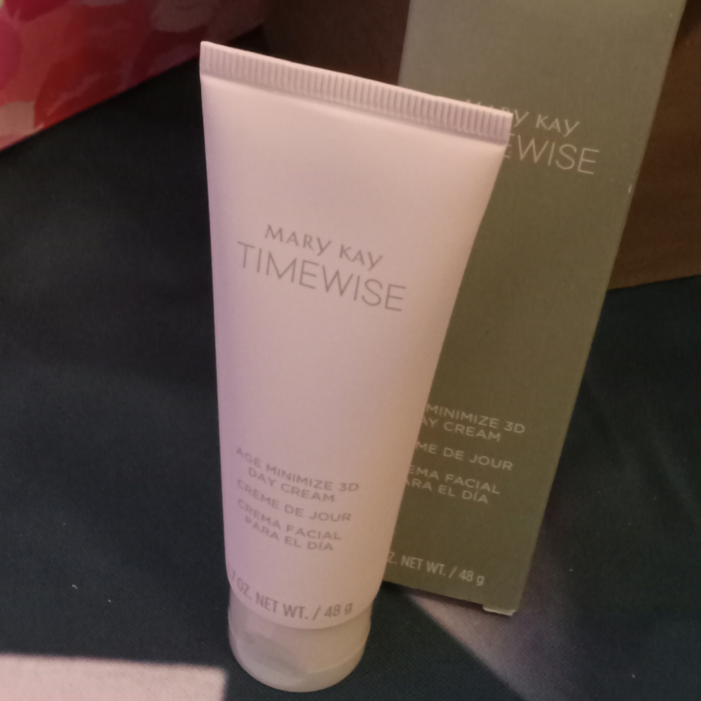 Mary Kay Timewise 3D Day Cream in Soft Pink